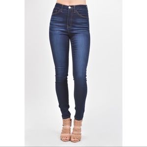 ⭐️last one⭐️kancan high rise dark wash skinny jean
